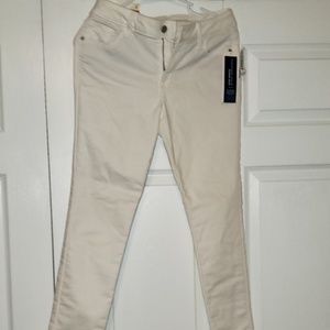 White skinny jeans